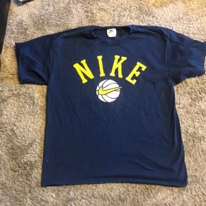 Men’s Nike shirt size L